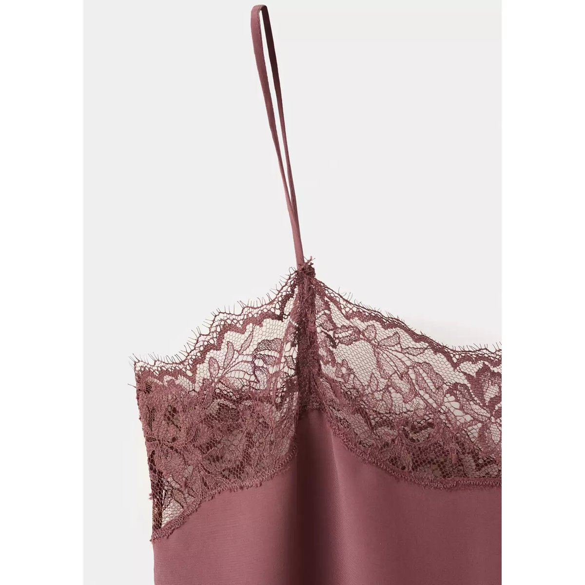 Robe lingerie en dentelle cerise, MANGO