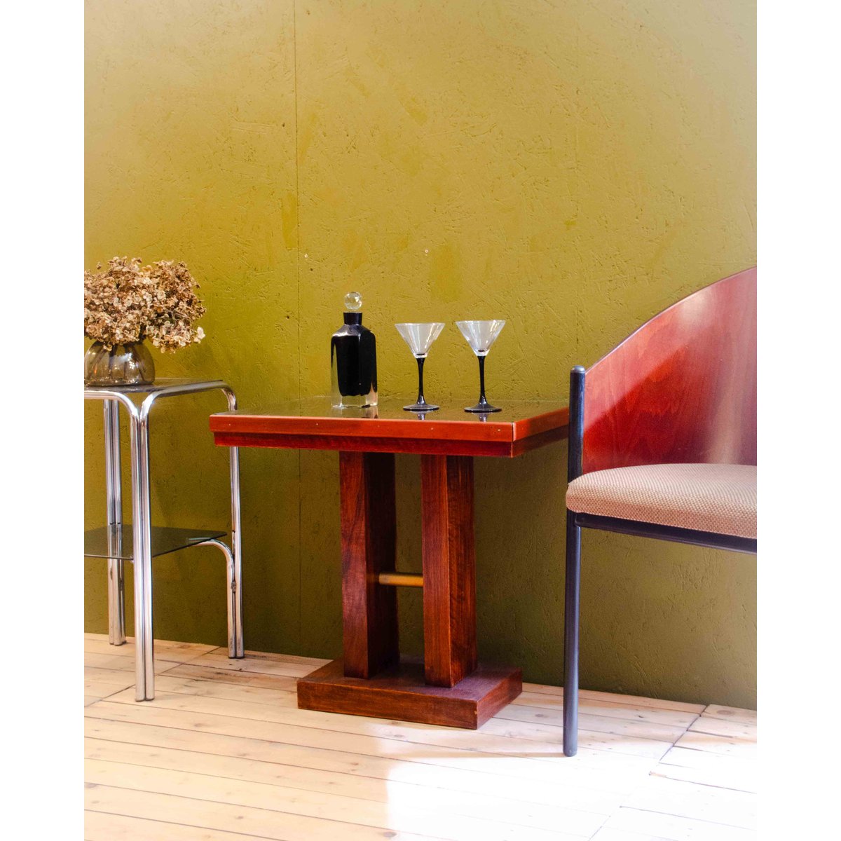 Table d'appoint en bois et verre Hanna N°1542 - Bon état bois foncé, DEBONGOUT