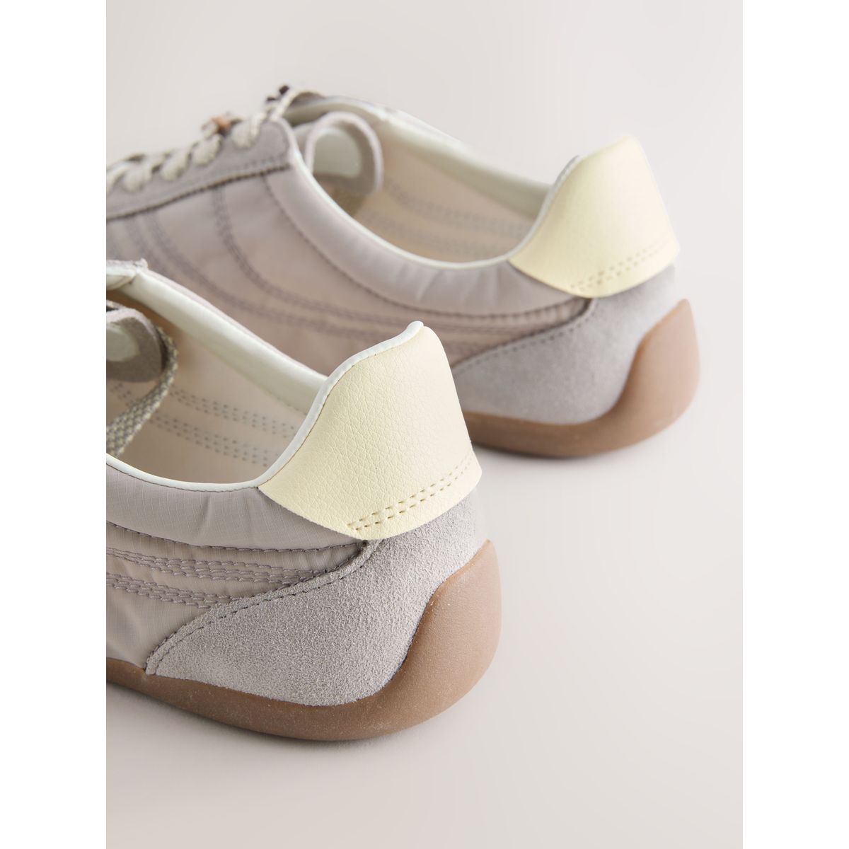 Baskets à lacets et breloques forever comfort mauve pourpre, NEXT