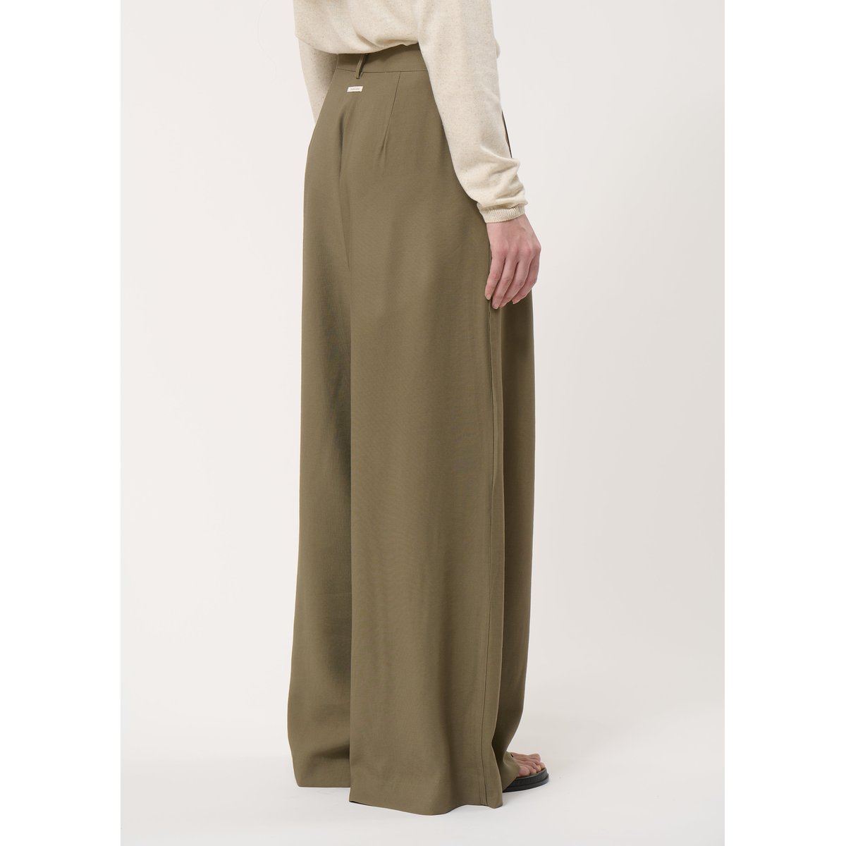 Pantalon large fluide à plis kaki, HUMILITY