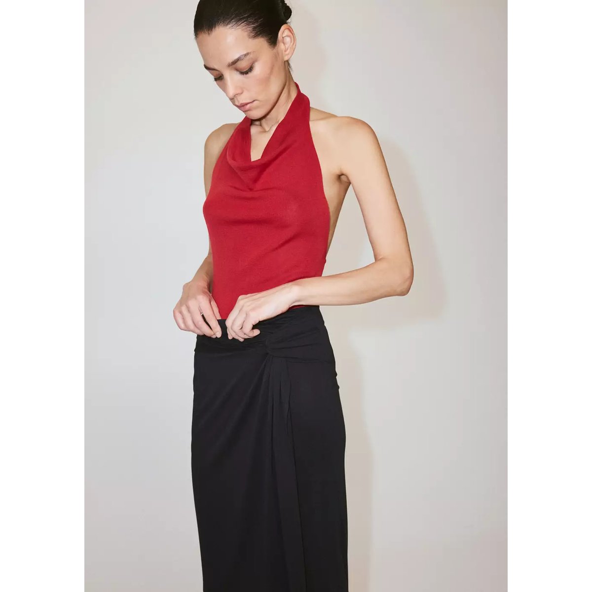 Jupe ajustée froncée gris anthracite, MANGO