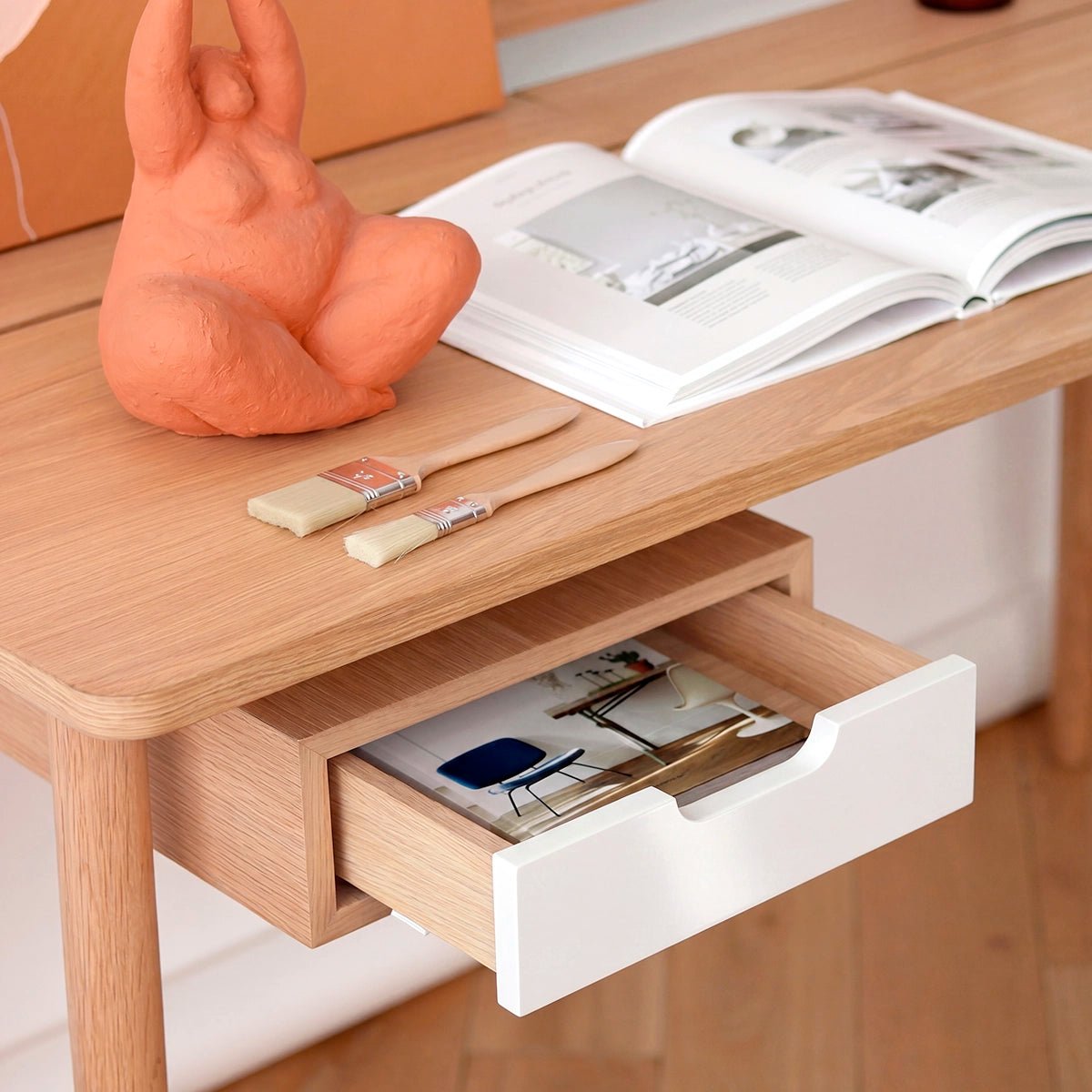 Bureau en chêne avec tiroir et pupitre, HONORÉ blanc, HARTO