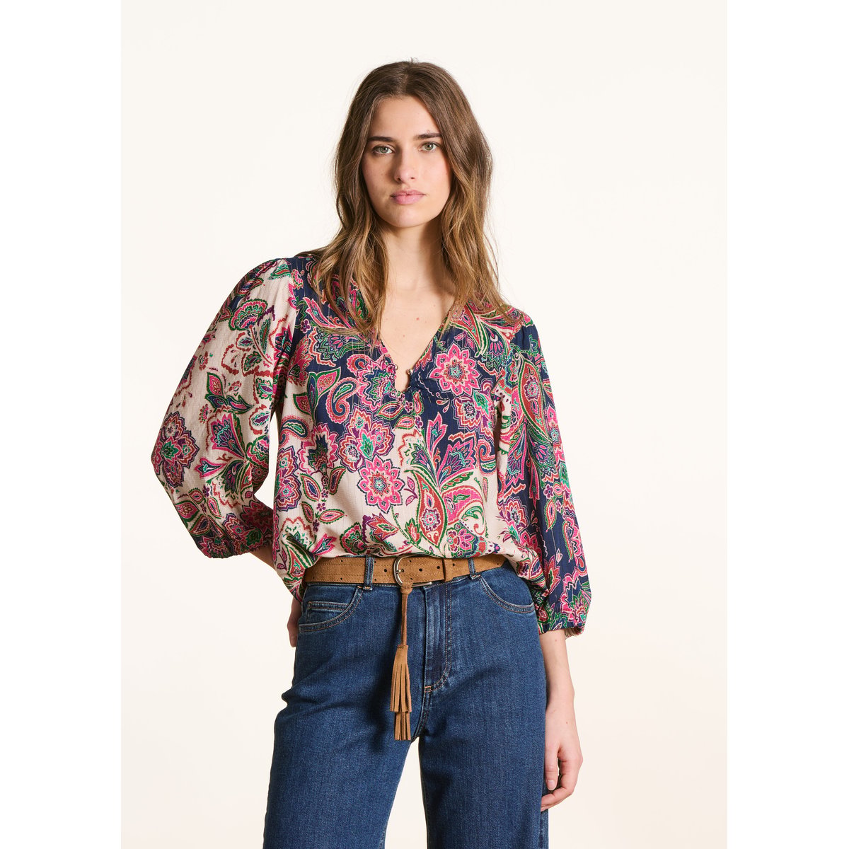 Top imprimé multicolore col V avec boucle multicolor, LA FEE MARABOUTEE