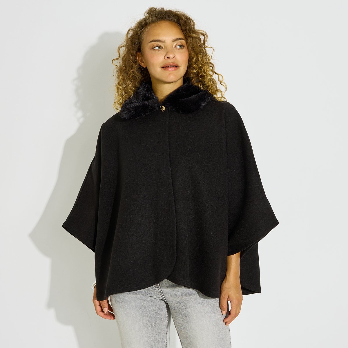 Poncho uni noir, GRAIN DE MALICE