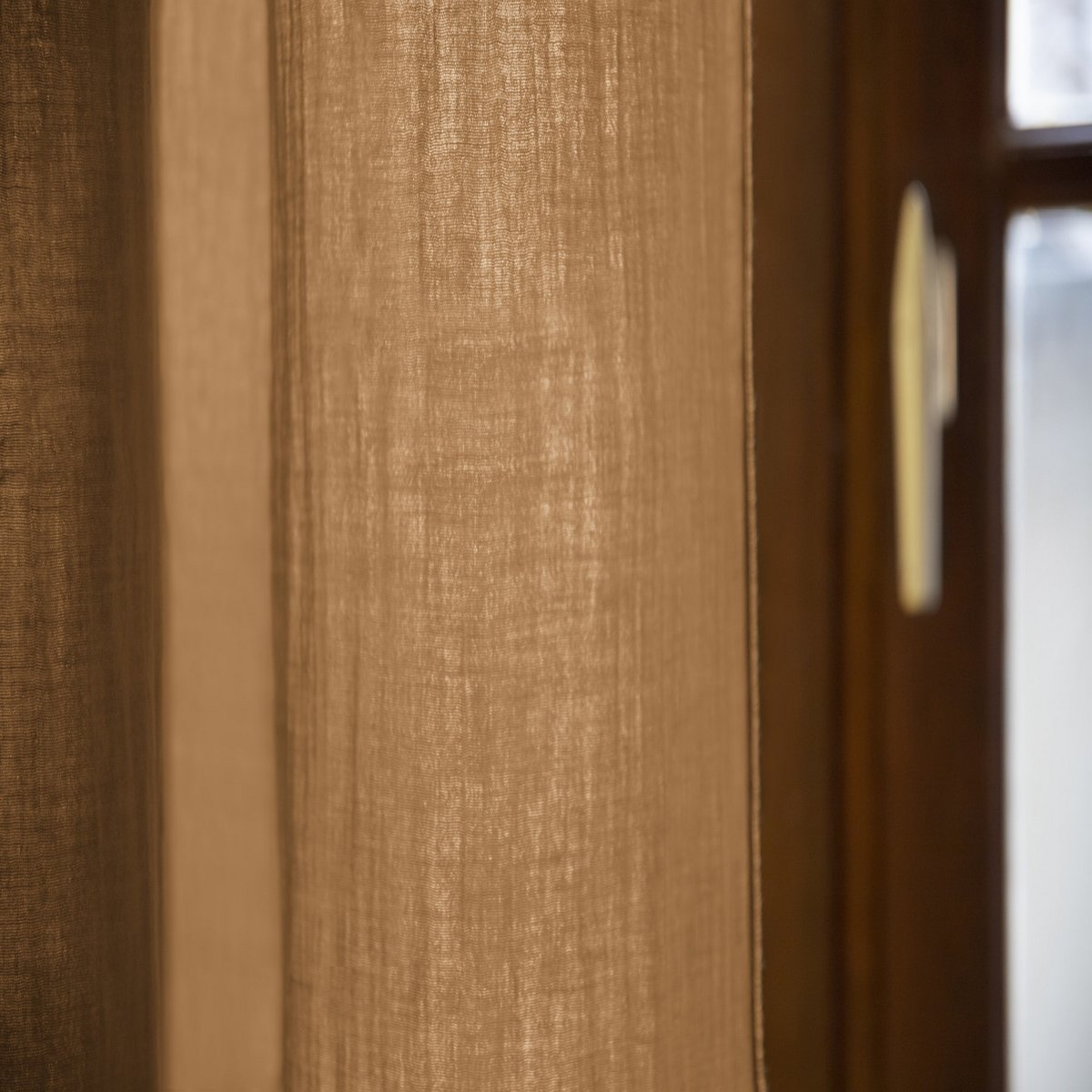 Rideau ajustable en 100% Gaze de Coton Terra camel, EDEN