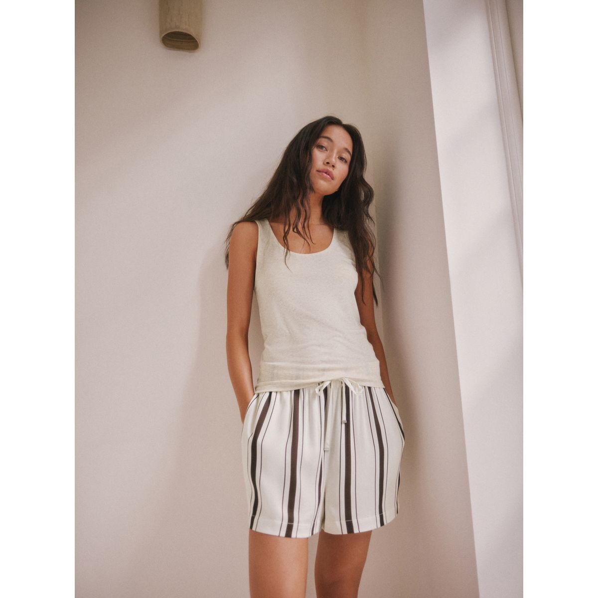Pyjama short et débardeur nageur studio rayures crème/marron chocolat, NEXT