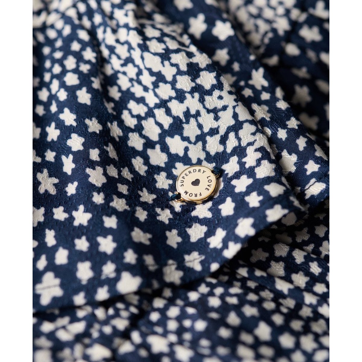Robe portefeuille courte imprimée à manches longues bleu marine à petites fleurs dispersées, SUPERDRY