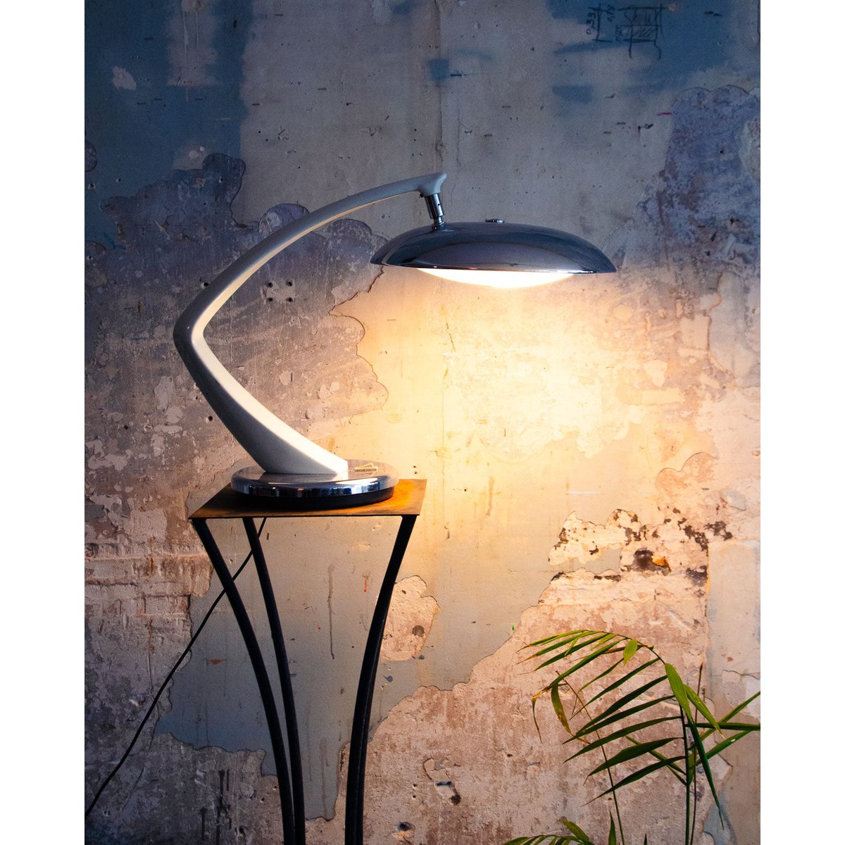 Lampe des années soixante Julia N°899 - Bon état métal, DEBONGOUT
