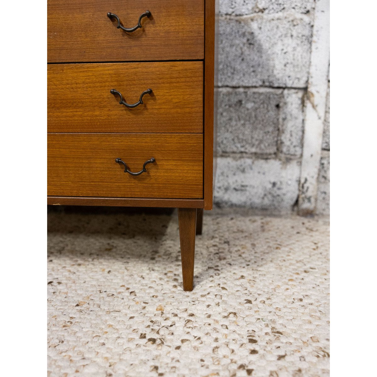 Commode aux jolies poignées Olga N°1047 - Bon état marron, DEBONGOUT