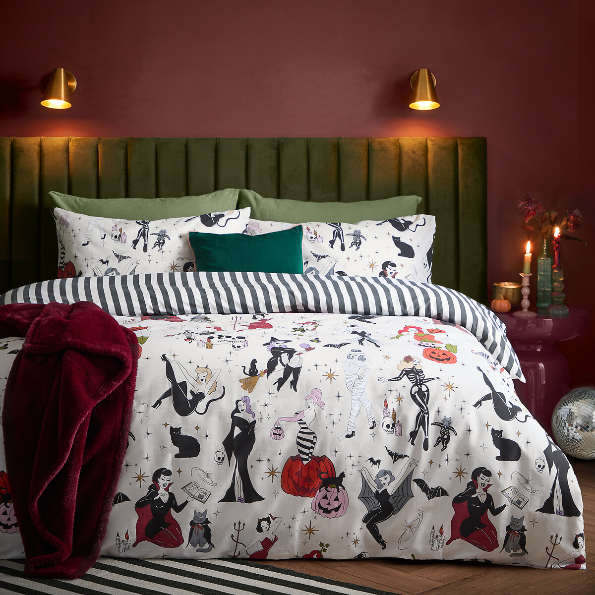 Trick Or Treat Reversible Halloween Duvet Cover and Pillowcase Set black/white, FURN.