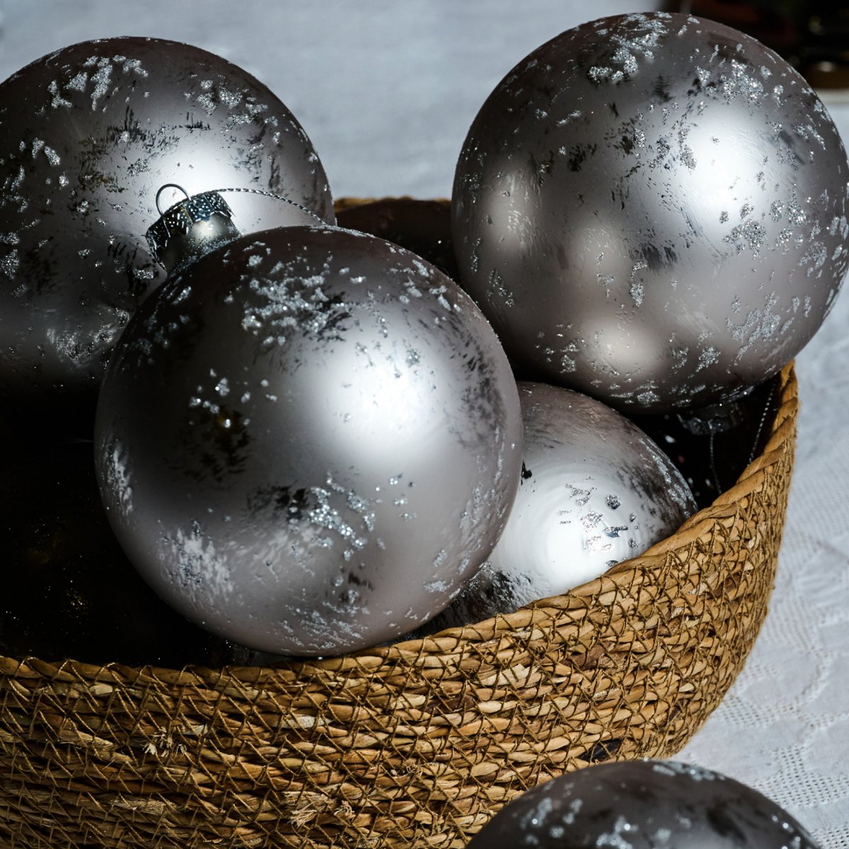 Boule de noël décorative pailletée et mat en verre D10 gris, SIA DECO