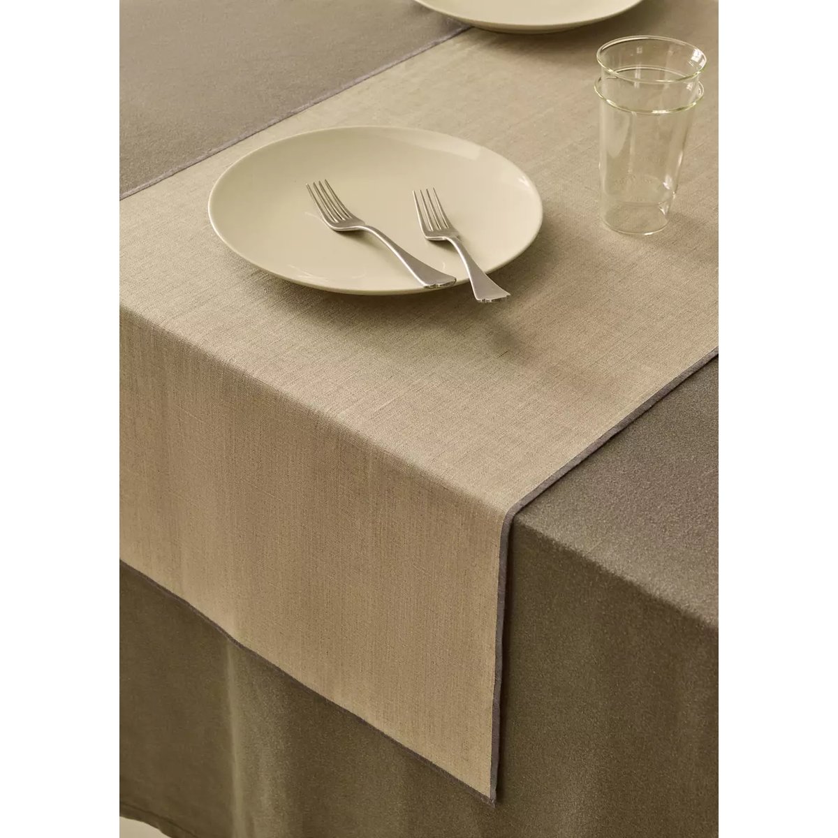 Chemin de table en lin enduit avec finition overlock marron clair/pastel, MANGO HOME