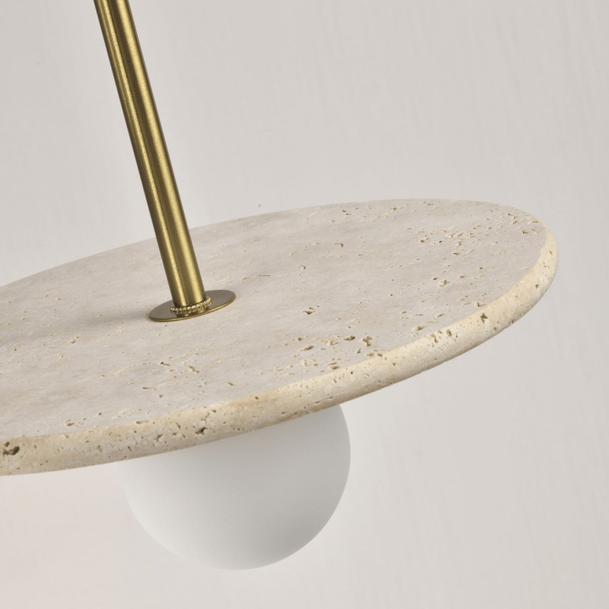 Suspension travertin et globe opale - SILVIA beige et blanc, KOSILUM