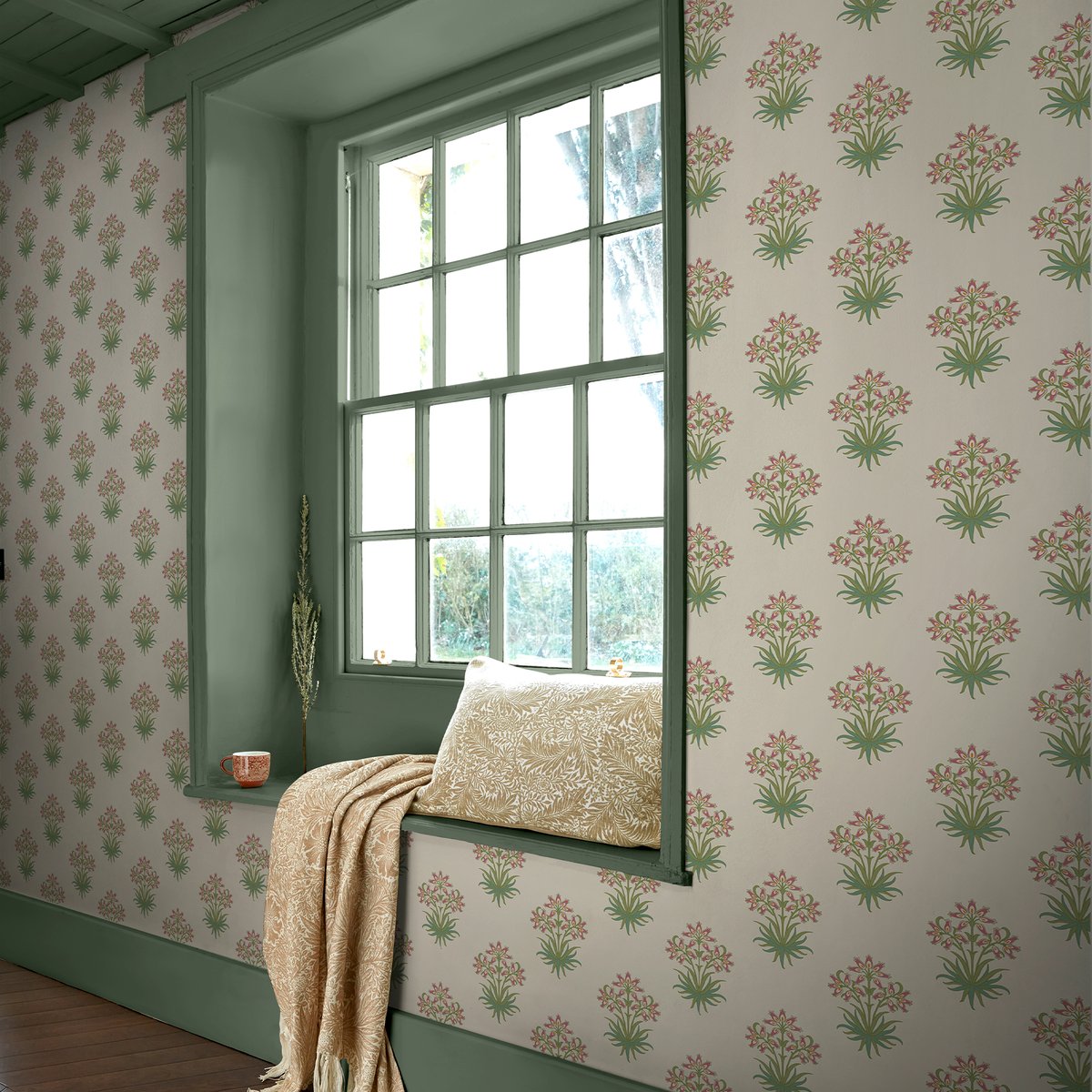 Papier peint fleuri Hyacinth Pink Cedar vert, rose, beige, WILLIAM MORRIS AT HOME