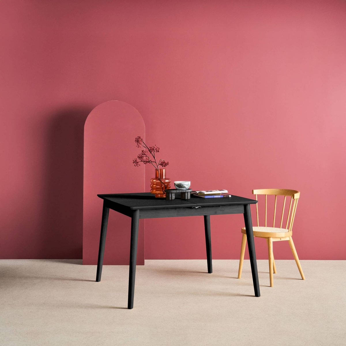 Table à manger rectangulaire extensible bois d'hévéa et placage chêne 4-6 places LINA noir, SWEEEK