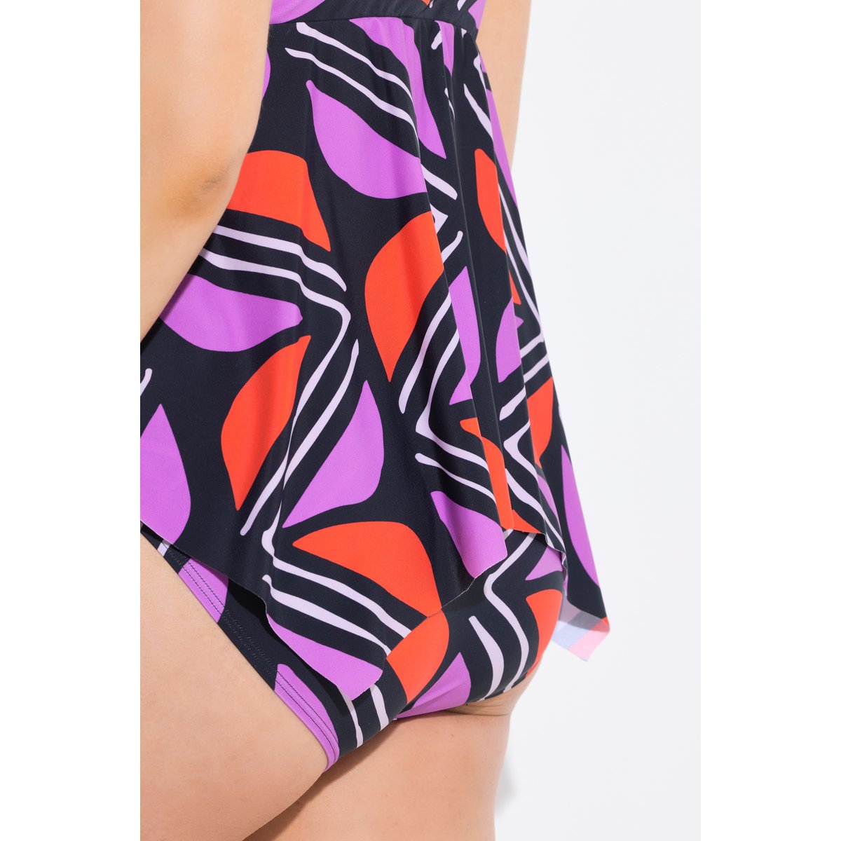 Tankini à bonnets souples. Motif graphique. noir, ULLA POPKEN