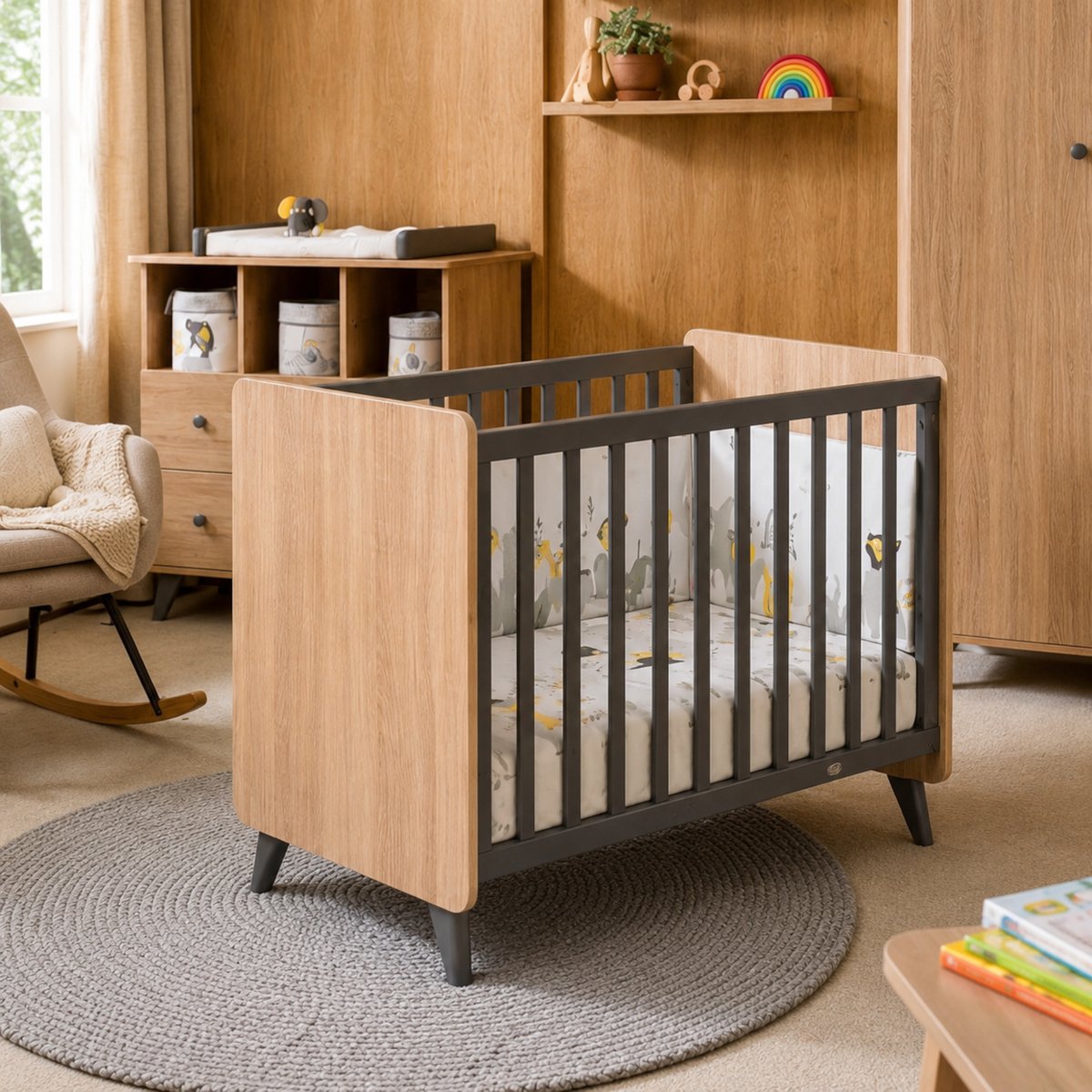 Chambre bébé trio: Lit bébé 60x120, Commode à langer 2 tiroirs et armoire 2 portes décor bois chêne marron/gris, SAUTHON