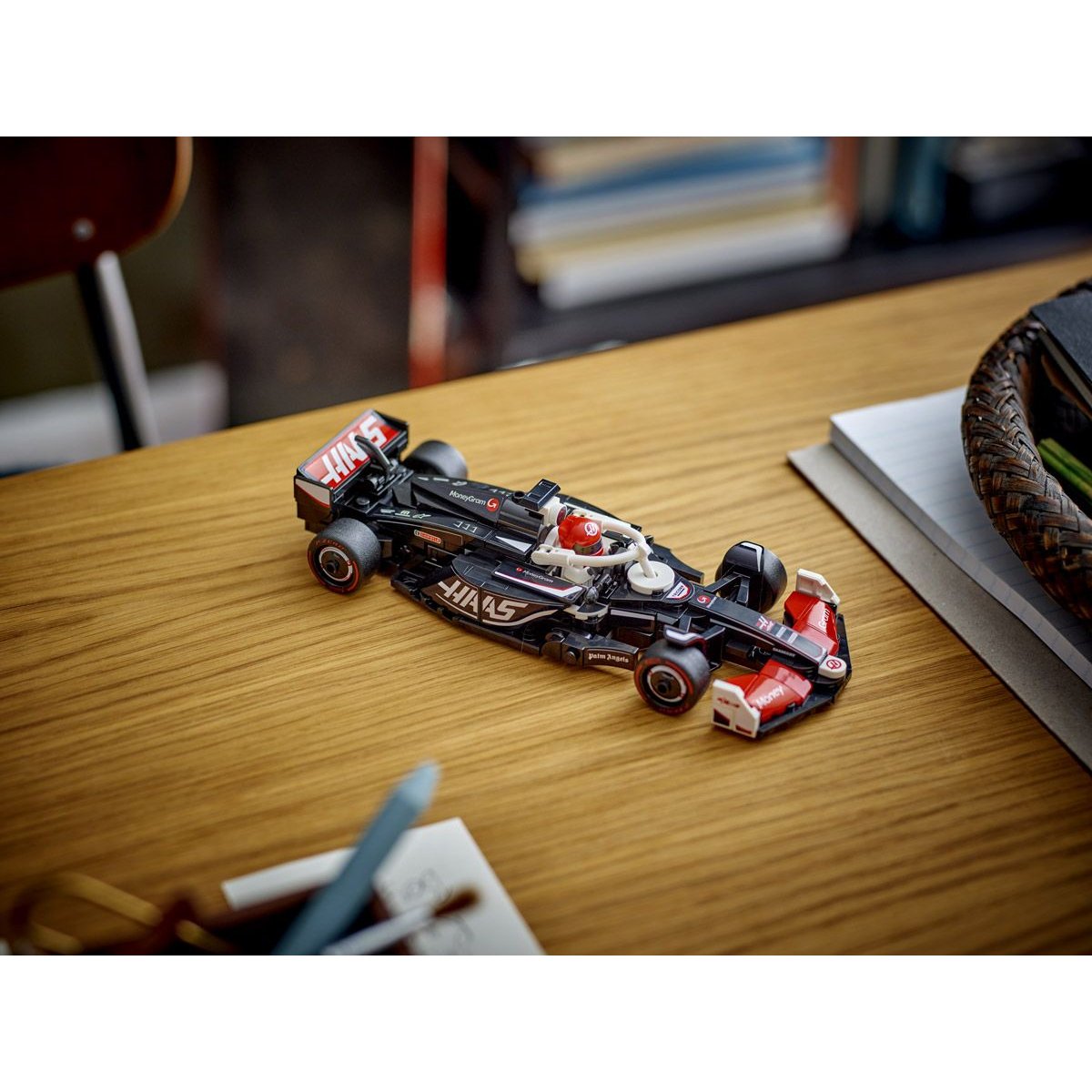 LEGO Speed Champions - Voiture de F1 MoneyGram Haas Team VF-24 - 77250 noir et rouge, LEGO