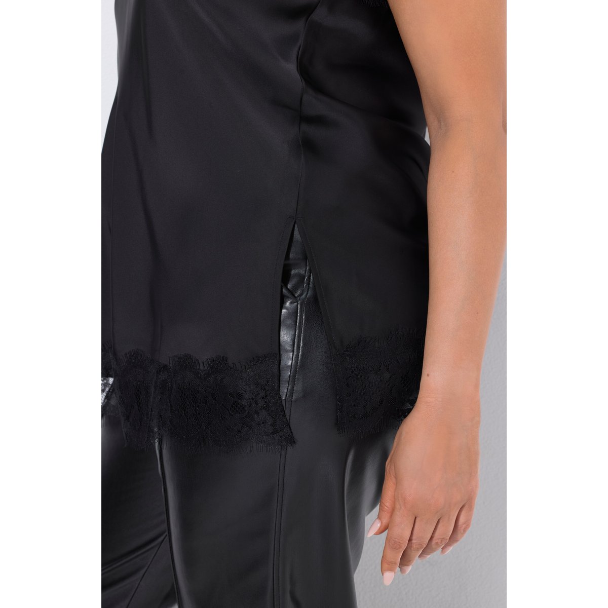Caraco en satin (sans manches) noir, ULLA POPKEN