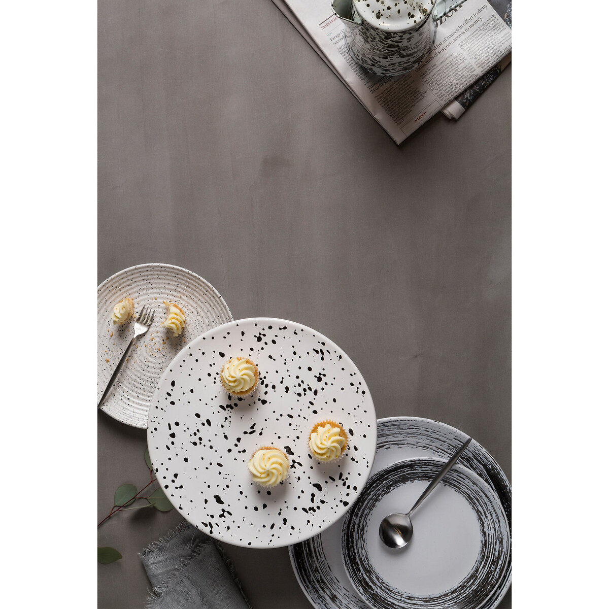 Speckled Footed Cake Stand white, SO'HOME