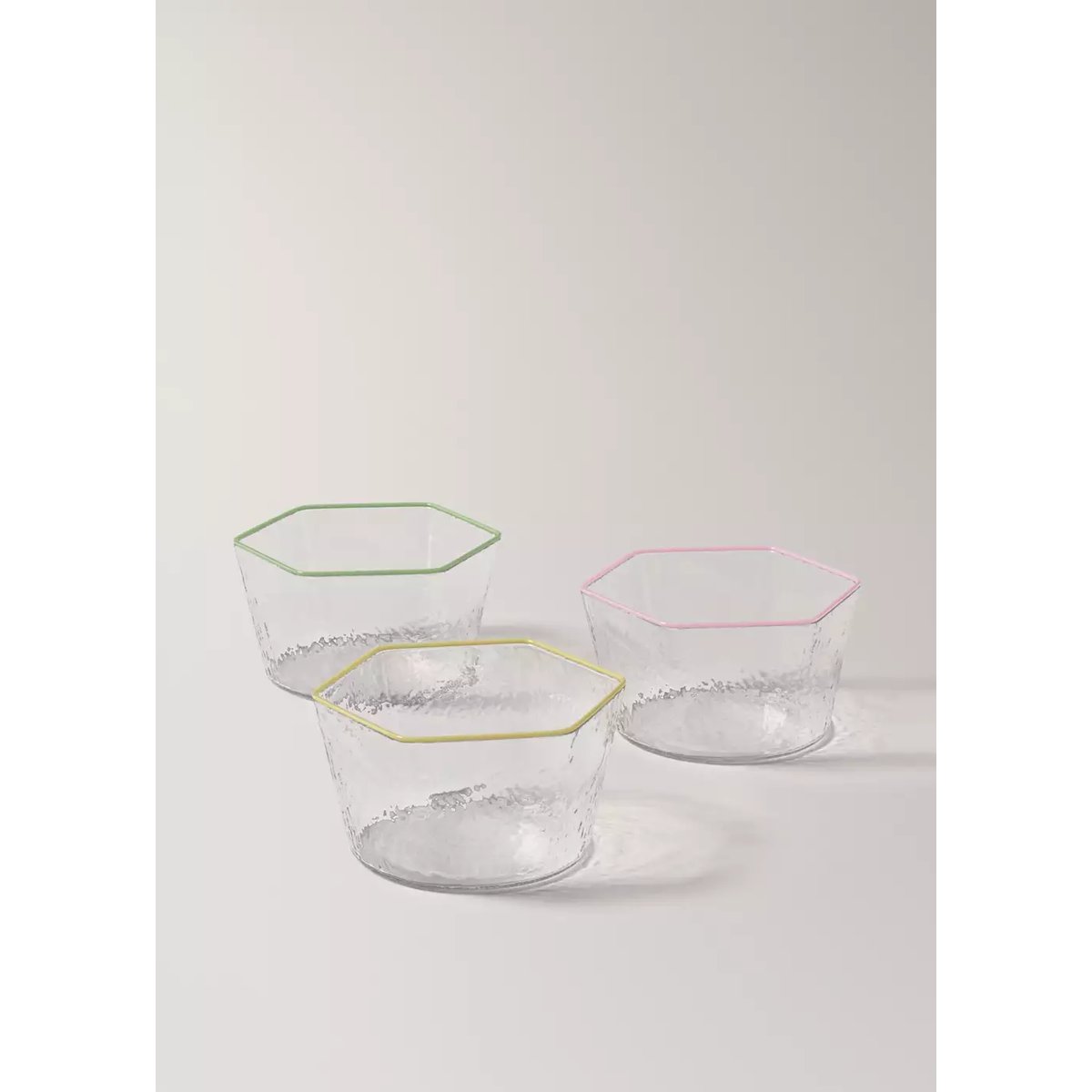 Bol en borosilicate martelé avec bord coloré rose, MANGO HOME
