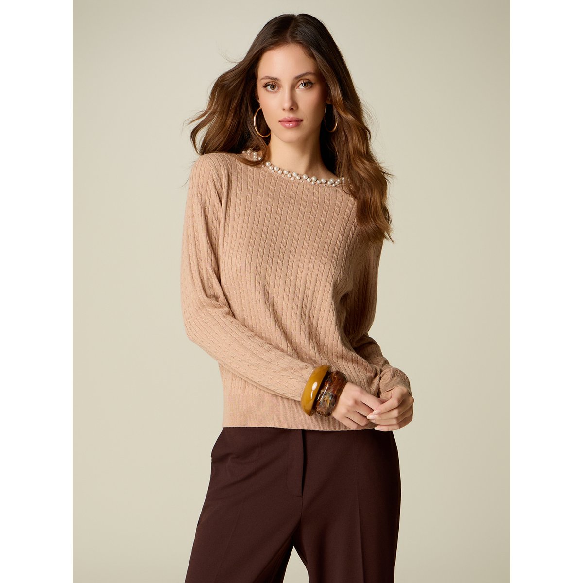 Pull torsadé avec perles beige, OLTRE