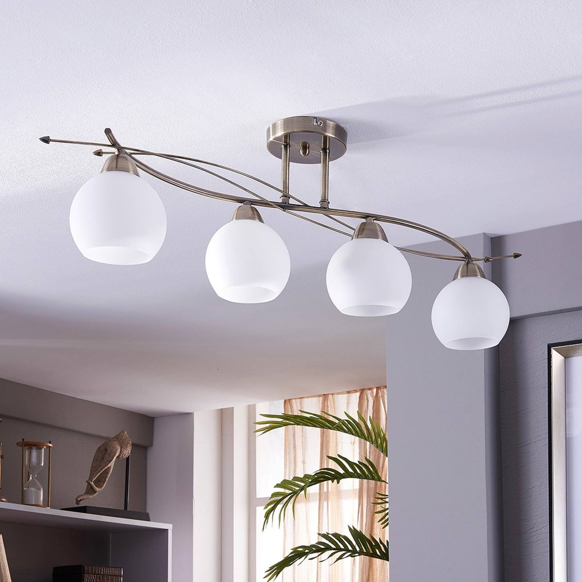 Plafonnier en verre moderne, Leanda blanc, laiton vieilli, LINDBY