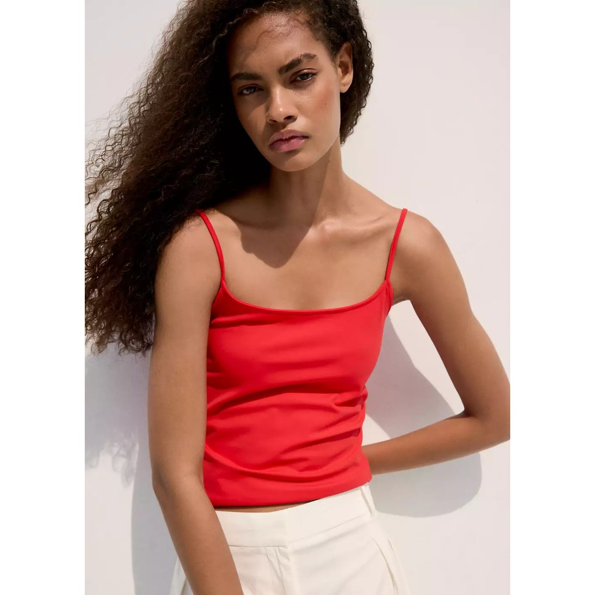 Top ajusté bretelles fines rouge, MANGO