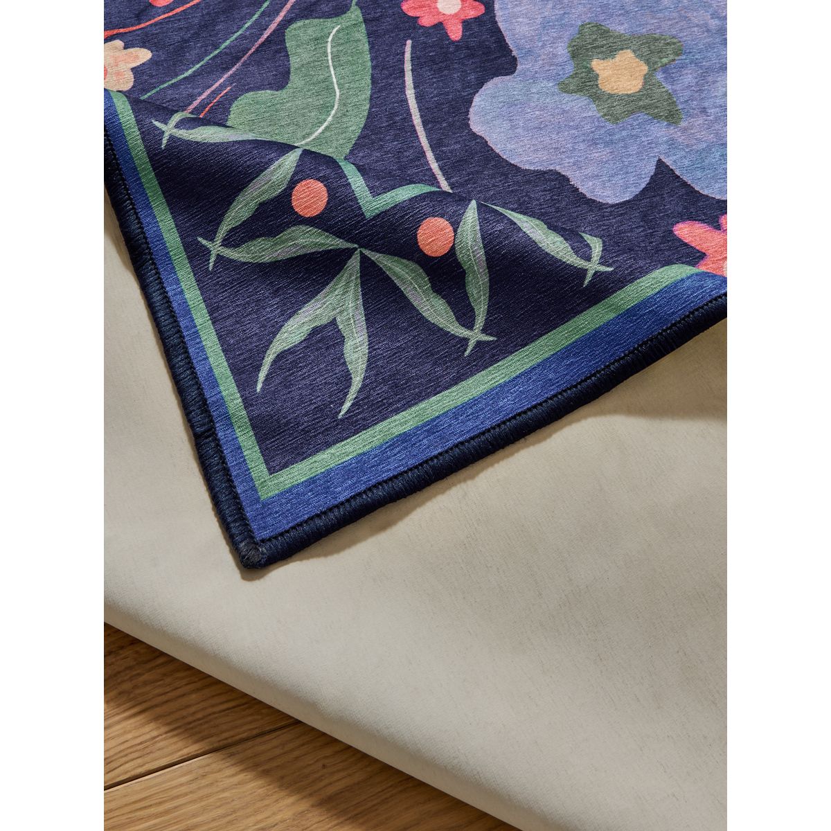 Tapis bettie lavable à imprimé floral bleu, NEXT