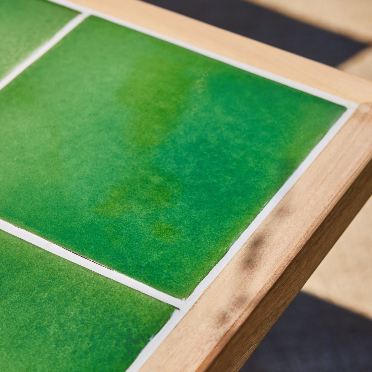 Table à manger, bois, BISBAL bois clair, plateau vert, DEFORA HOME