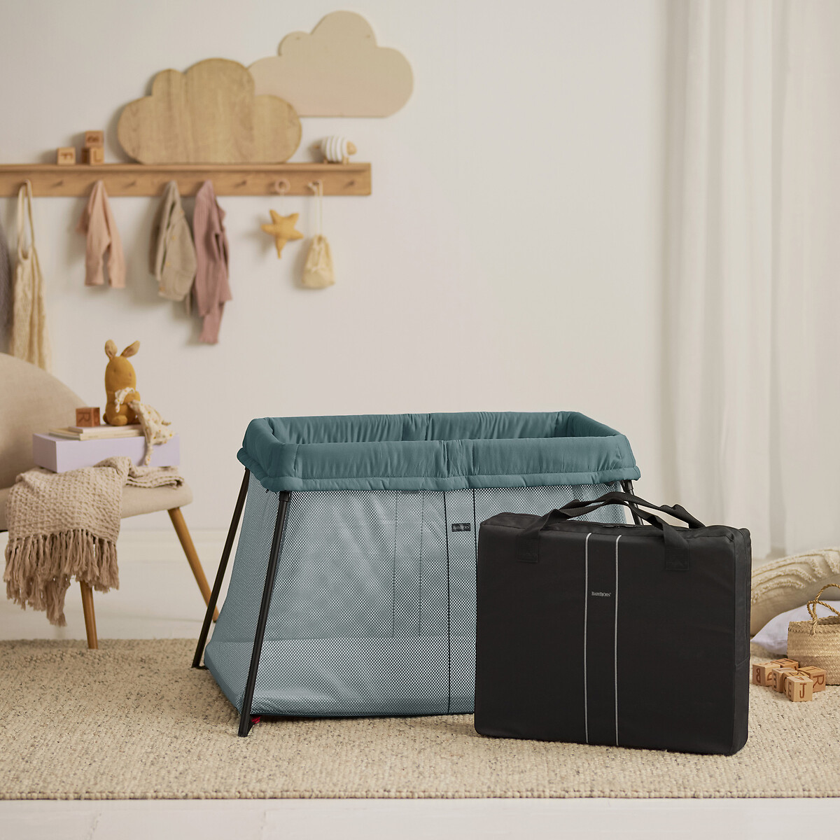 Cama de viagem leve verde escuro, BABYBJORN
