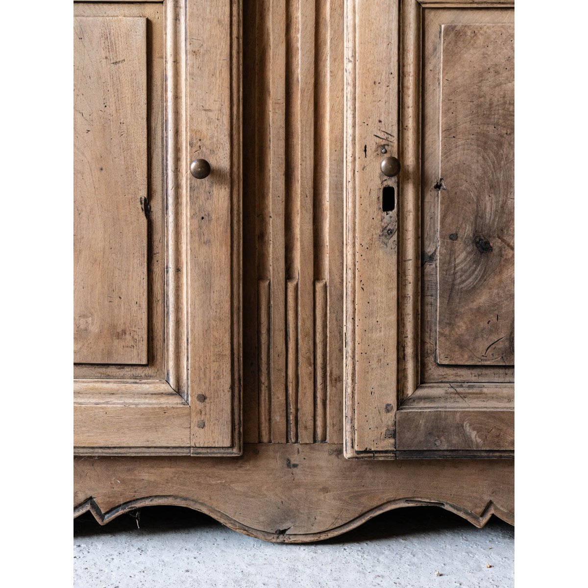 Buffet ancien en chêne massif Gilbert N°1872 - Bon état bois clair, DEBONGOUT