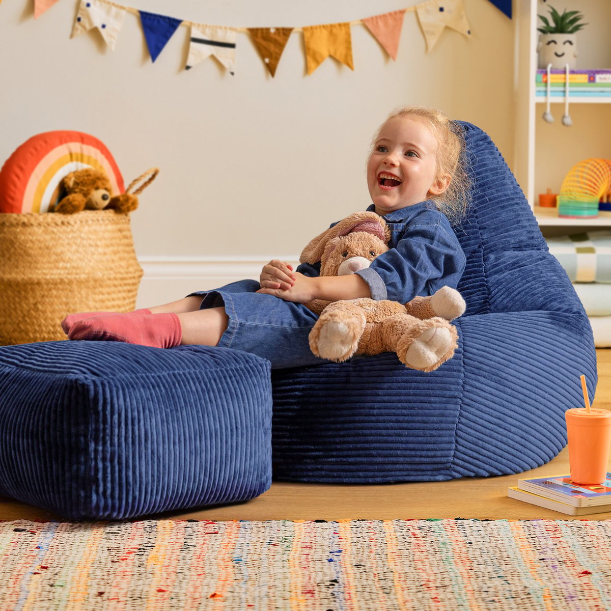 Pouf poire enfant à dossier haut avec repose-pieds carré assorti en velours côtelé Oeko-Tex® - DALTON bleu marine, ICON