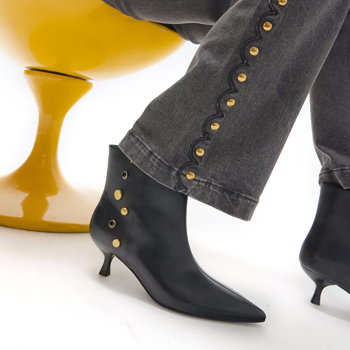 Bottines cloutées à talons en faux cuir noir, LOLA CASADEMUNT