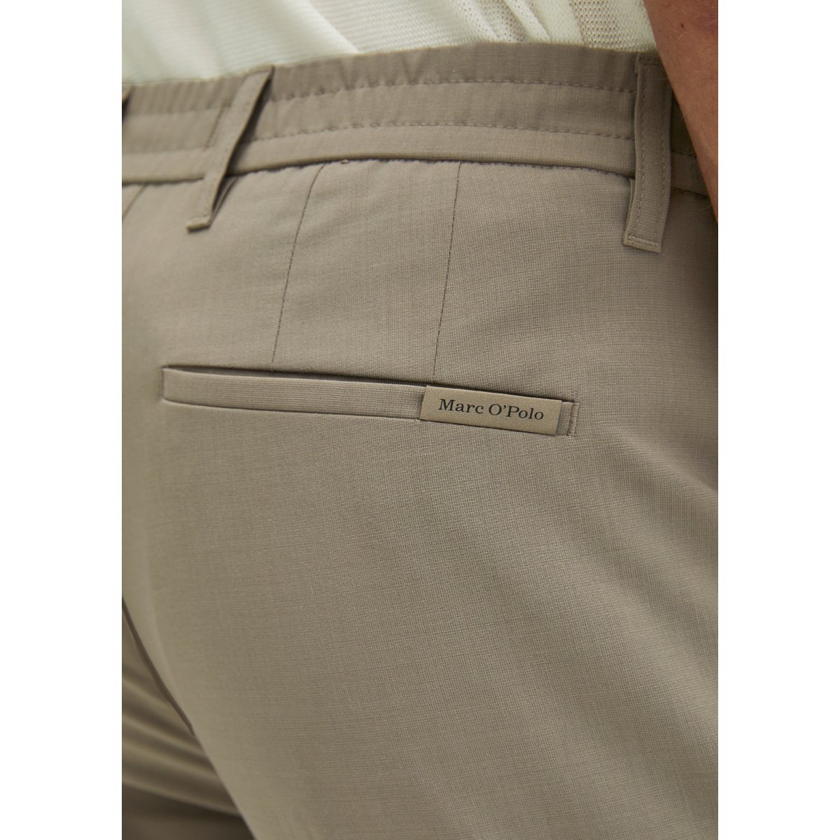Pantalon Modèle Morot Jogger DFB Travel Collection en Technical Wool Blend léger marron, MARC O'POLO