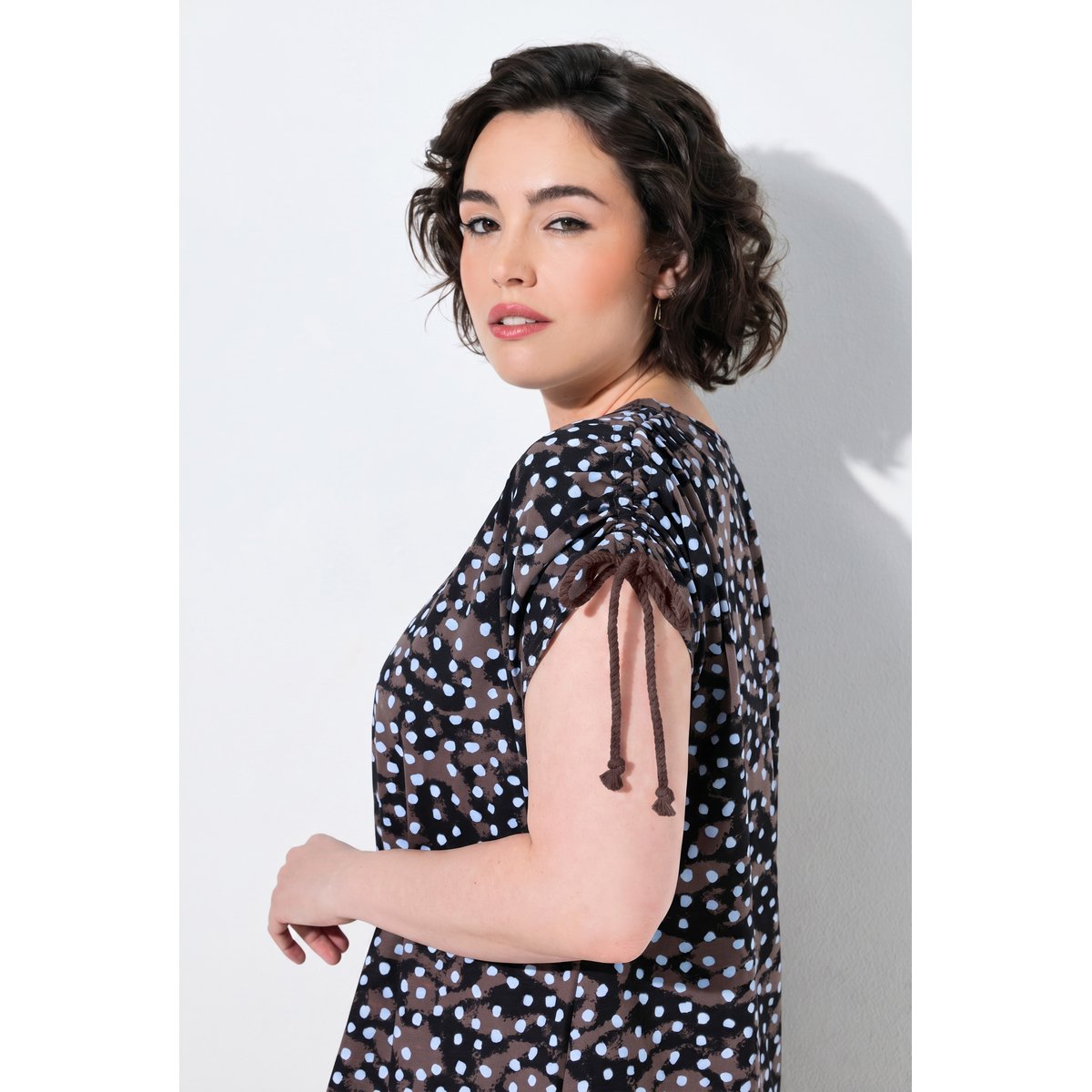 Robe longueur midi, motif à pois taupe foncé, ULLA POPKEN