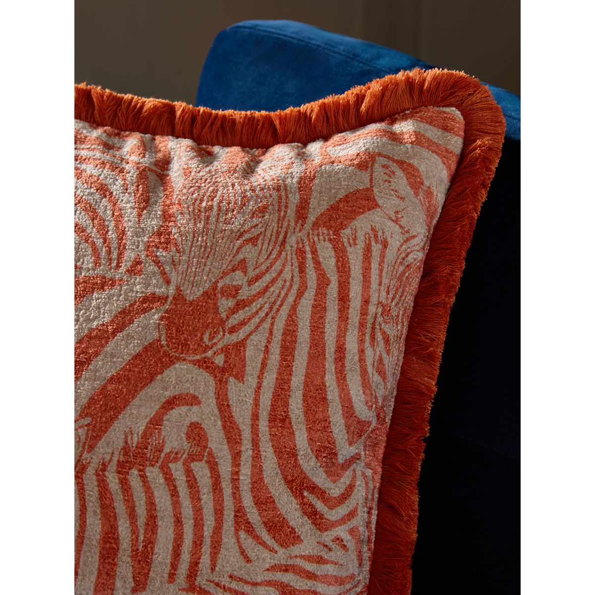 Coussin en chenille imprimé zèbre 50 x 50 cm orange, NEXT