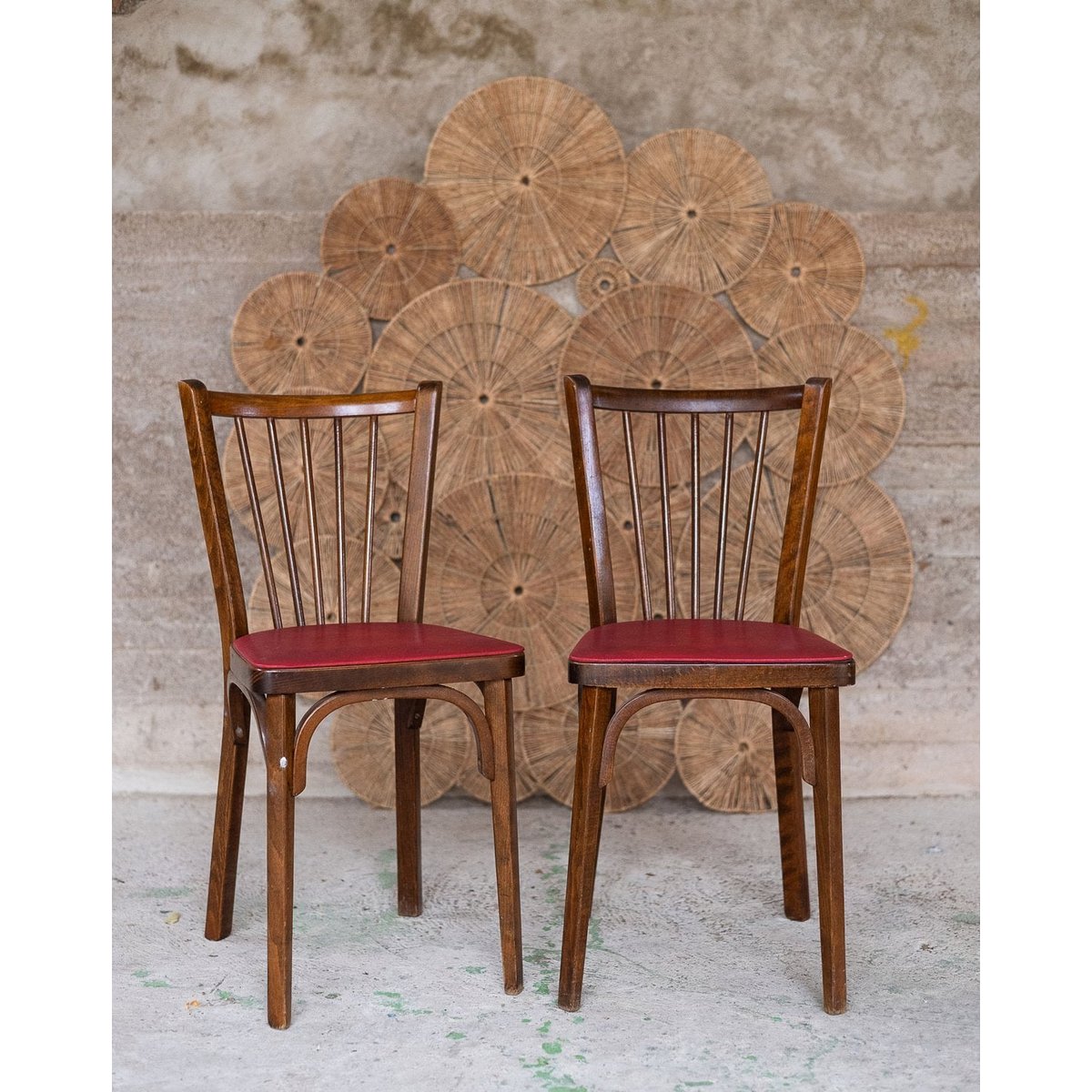 Paire de chaises contemporaine Alma N°2042 - Bon état bois foncé, DEBONGOUT