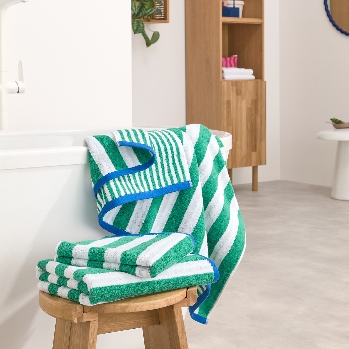 Handdoek in badstof 500g, Dani groen/wit, LA REDOUTE INTERIEURS