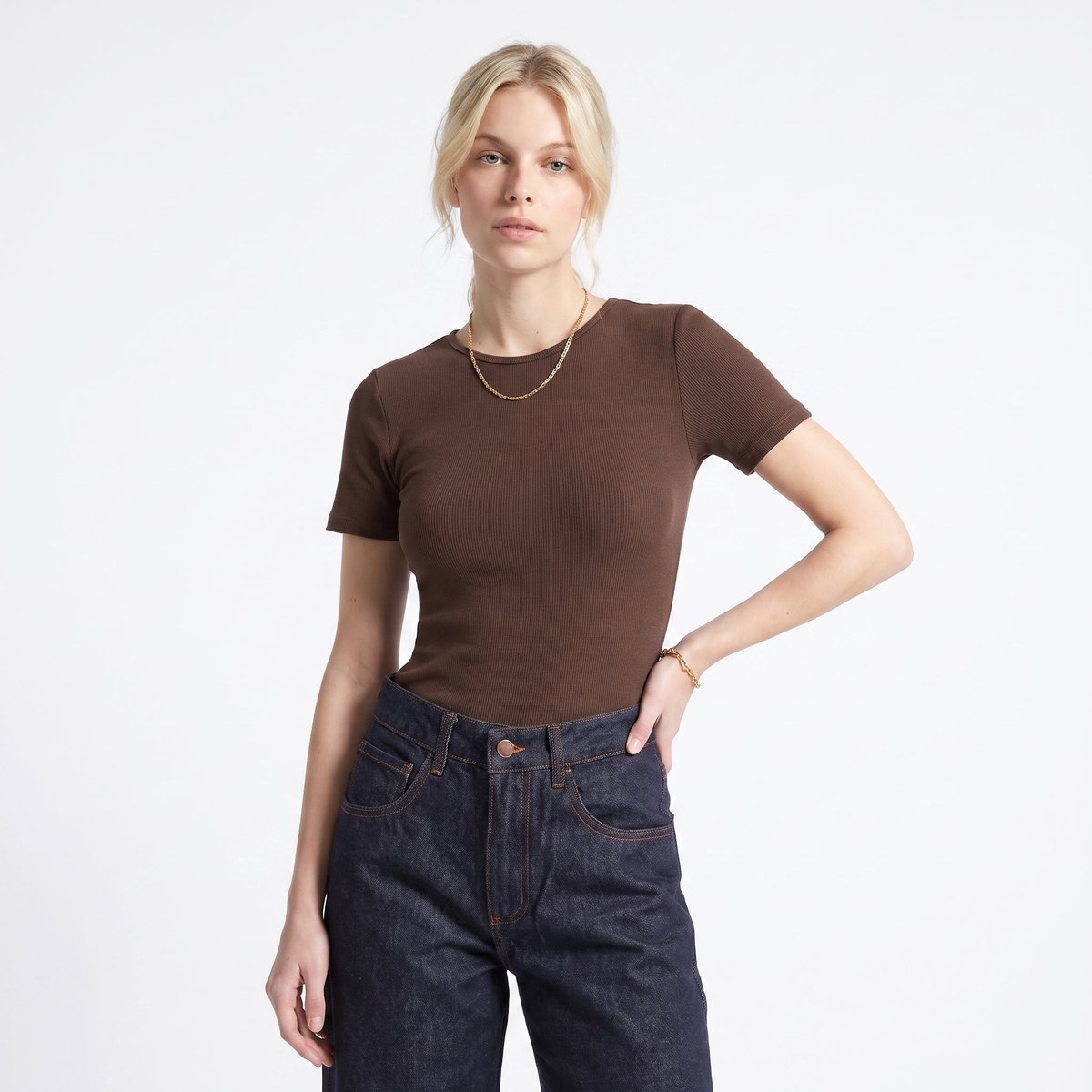 T-shirt col rond coupe ajustée en maille côtelée MIREE marron, ARTLOVE