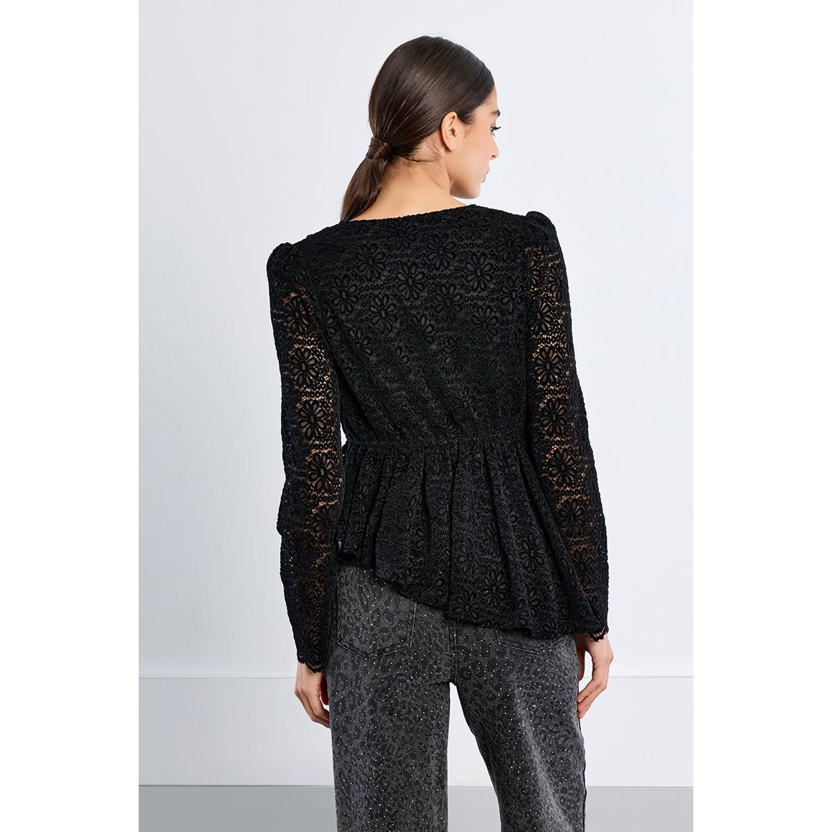 Top asymétrique en velours, brodé noir, LILI SIDONIO
