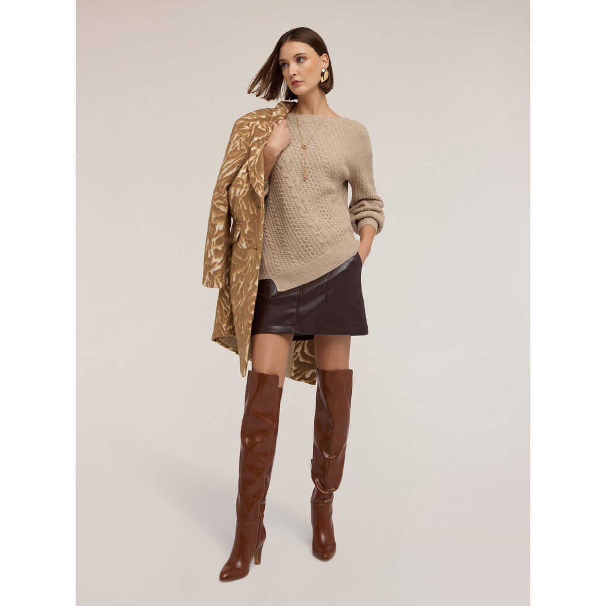 Pull asymétrique à tresses beige, MOTIVI