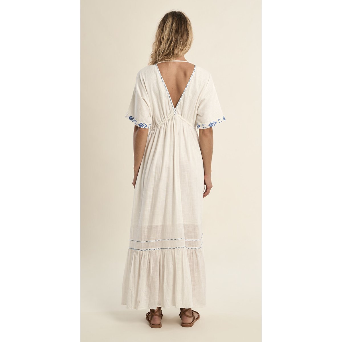 Vestido largo de manga corta y escote en pico blanco, MOLLY BRACKEN