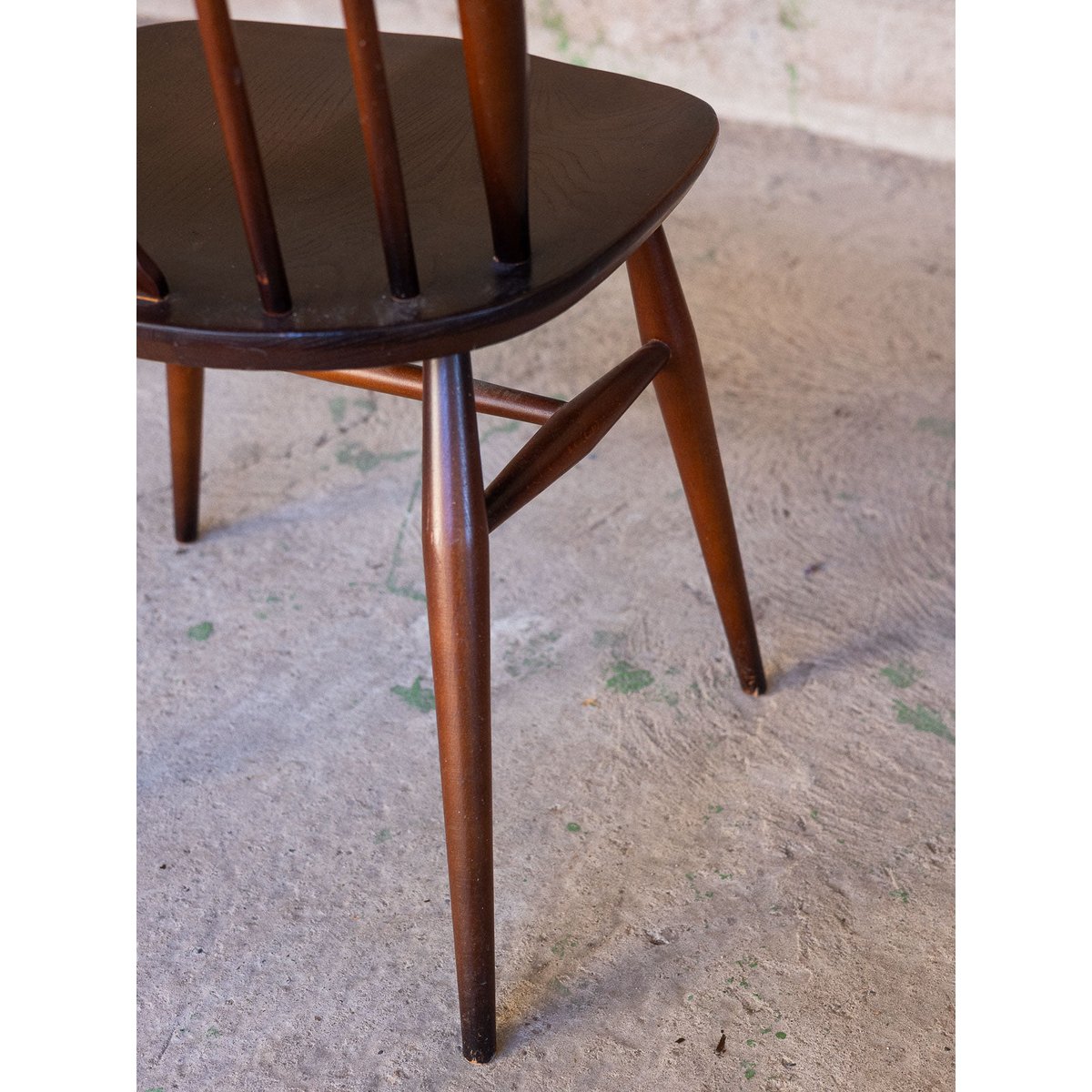 Lot de 6 chaises et fauteuils Ercol Claude N°1572 - Bon état bois foncé, DEBONGOUT
