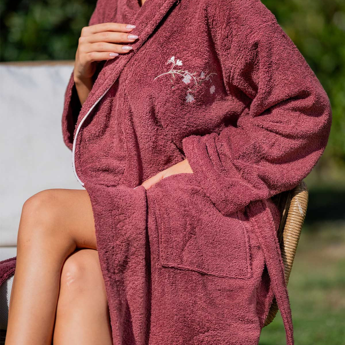 Peignoir brodé col châle 420 g/m² ELISE terre brulée, SENSEI MAISON
