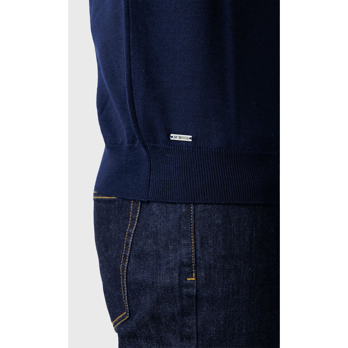 Pull col rond en laine mérinos foncé bleu, ACROSS