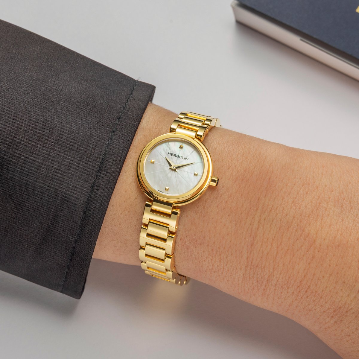 Montre Analogique LADY H doré nacre blanche doré, HERBELIN