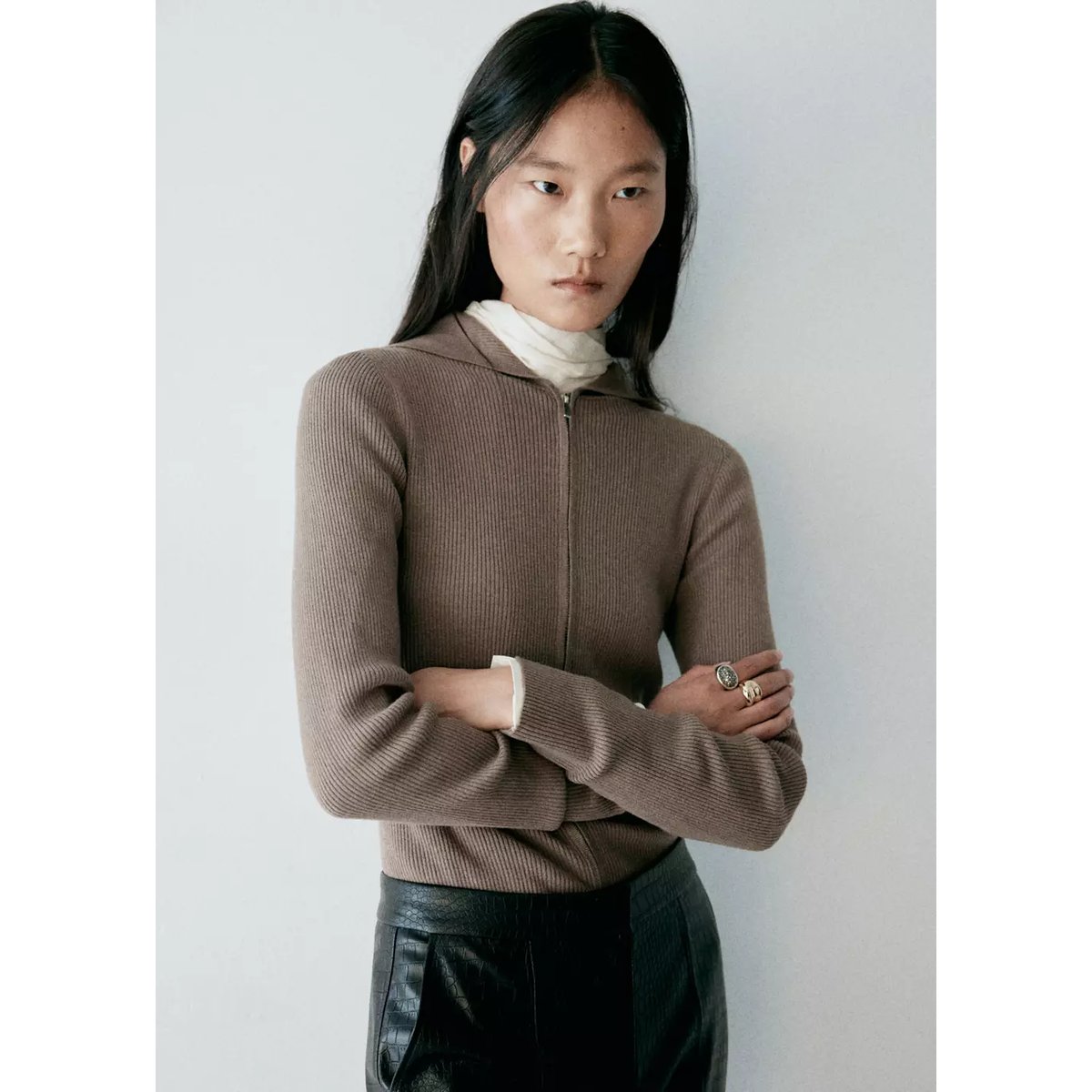 Cardigan maille côtelée capuche marron moyen, MANGO