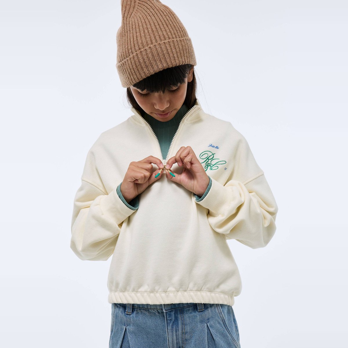 Sweat brodé et à col zippé en coton winter white, MONOPRIX