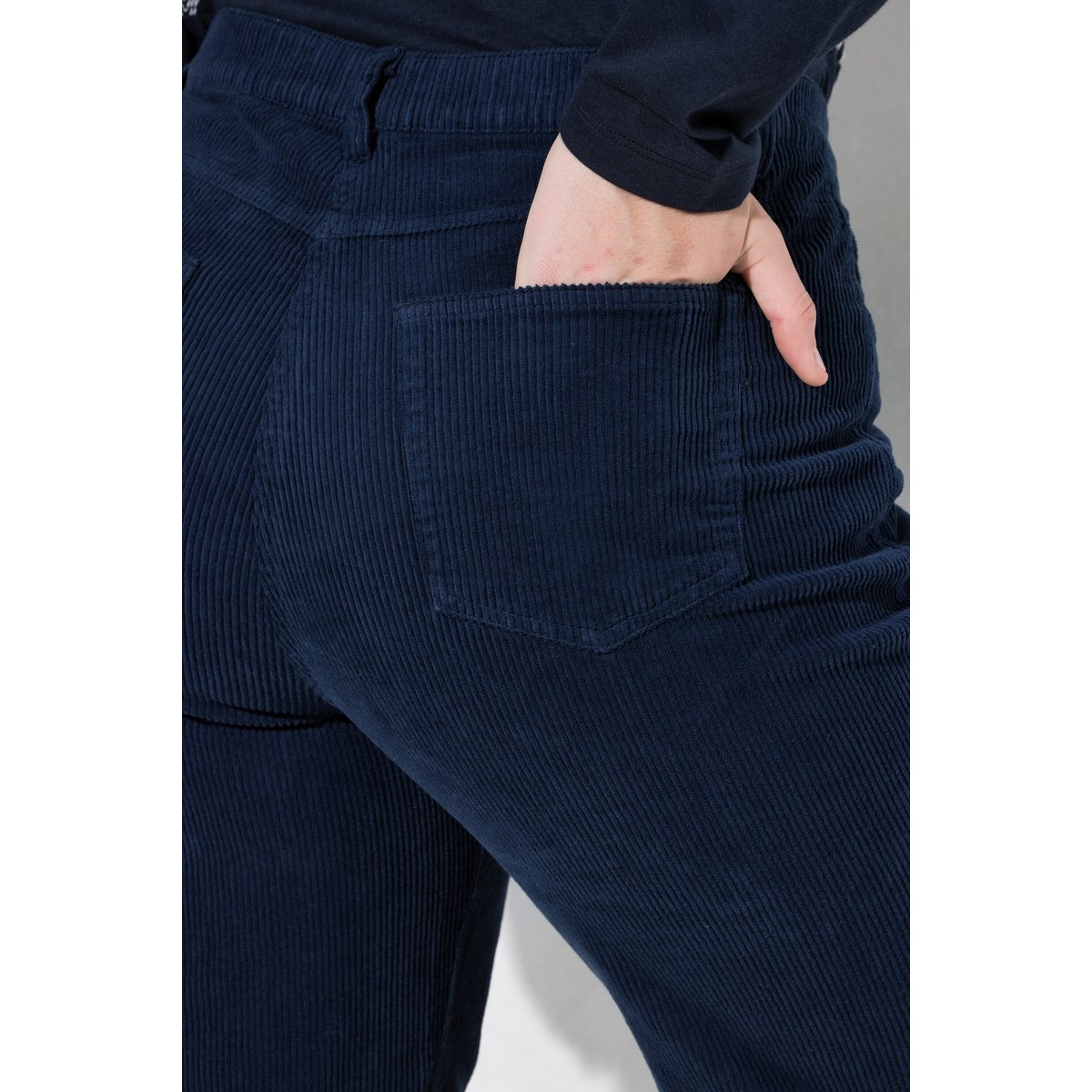 Pantalon Mary en velours côtelé, jambe large marine, ULLA POPKEN